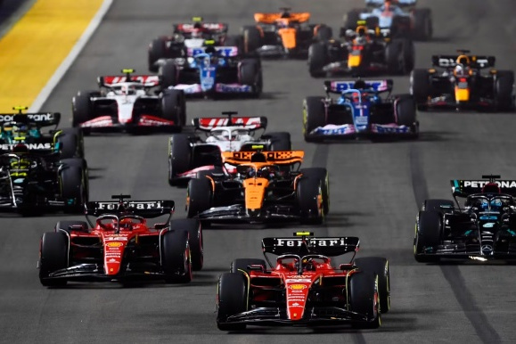 爱游戏下载-索伯车队逆转梅赛德斯，拉塞尔点燃赛场