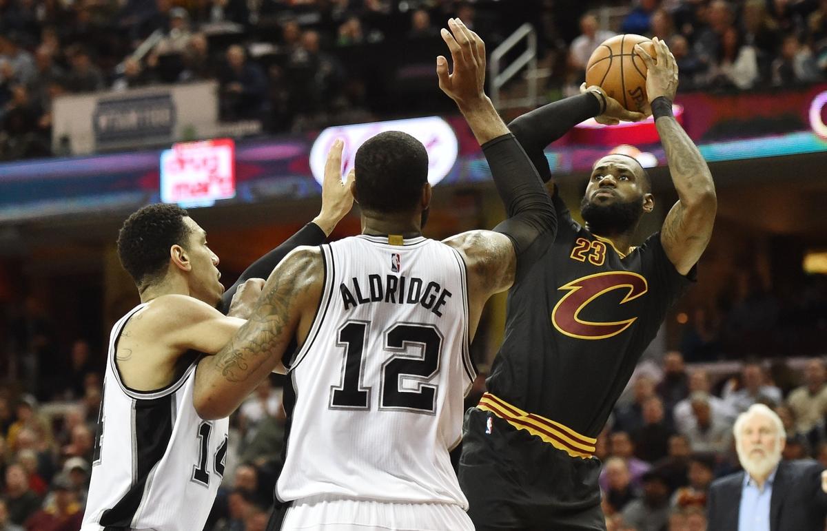 爱游戏APP-马刺翻盘骑士，周琦带队取胜