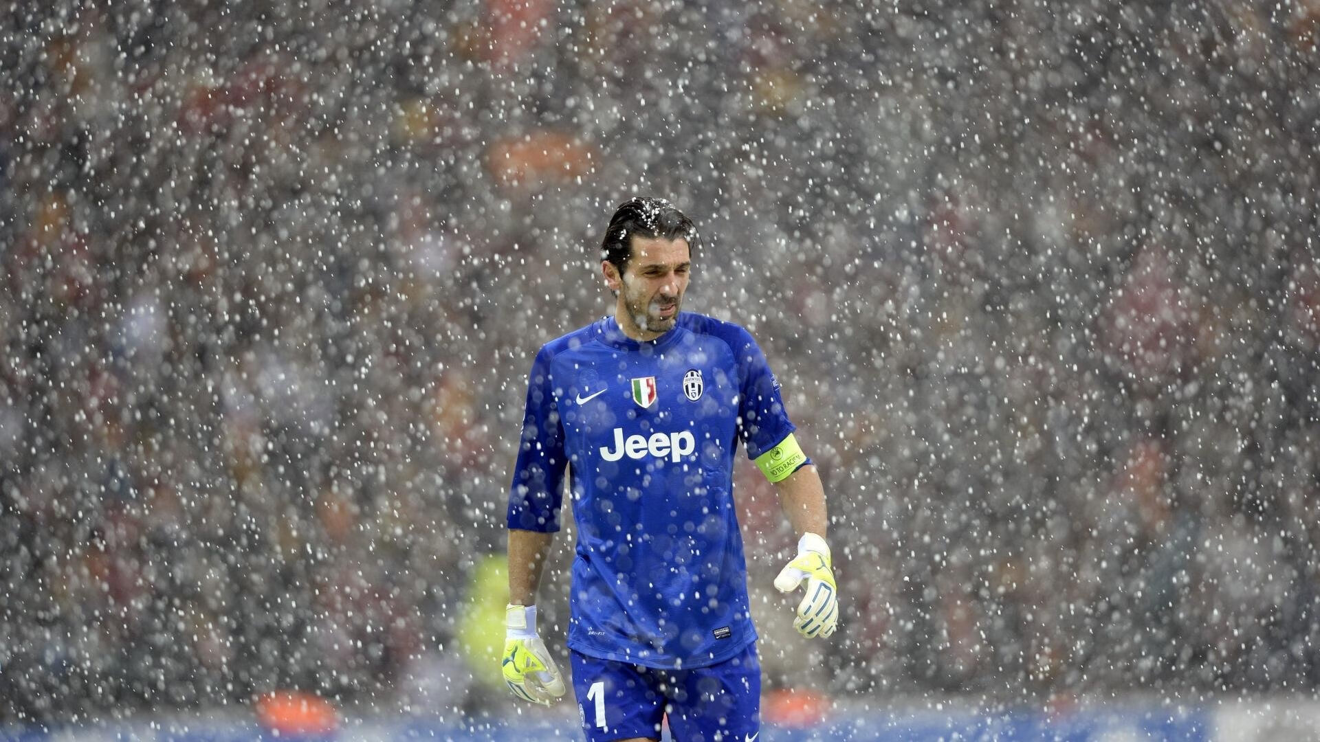 爱游戏tv-F1年度争冠之夜，阿尔瓦雷斯个人能力完全展现，赛道上的幽灵舞者